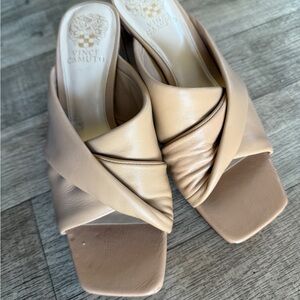 Vince Camuto Elimindi Size 8.5 Block Heel Tan Brown Sandal Sqaure Toe